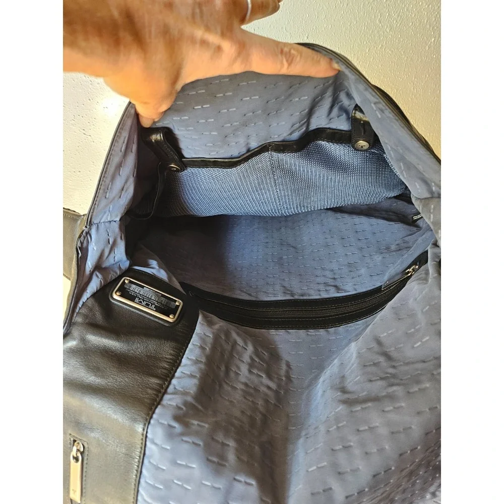 Tumi‎ Leather Cross Bag Messenger Laptop Bag in Black